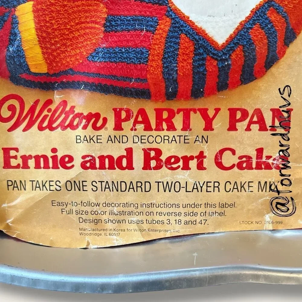 Wilton Vintage 1977 Burt & Ernie Cake Pan